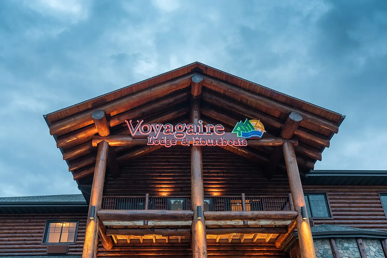 Voyagaire Lodge & Houseboats in Crane Lake